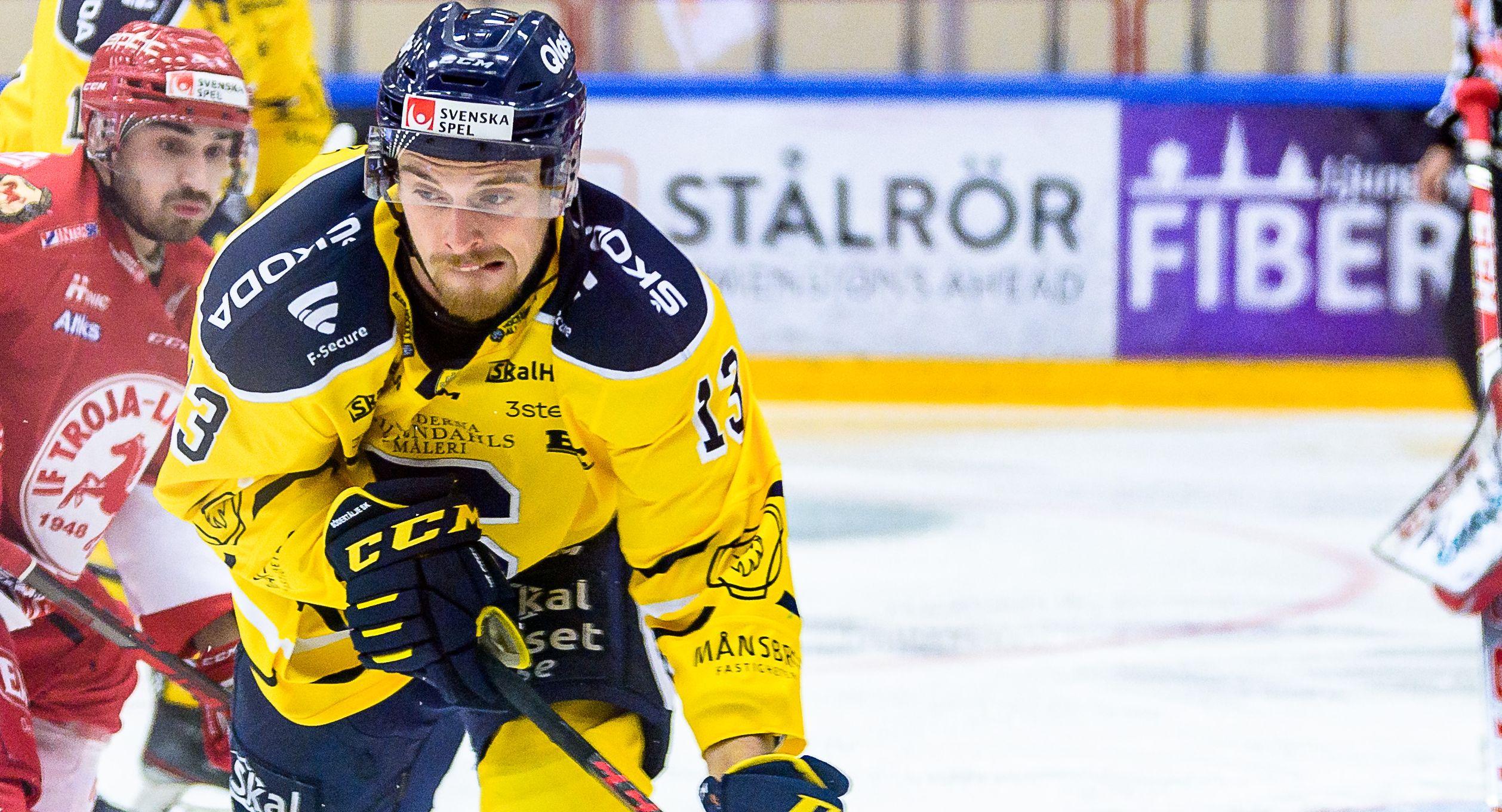 Målfarlig forward till det allsvenska laget