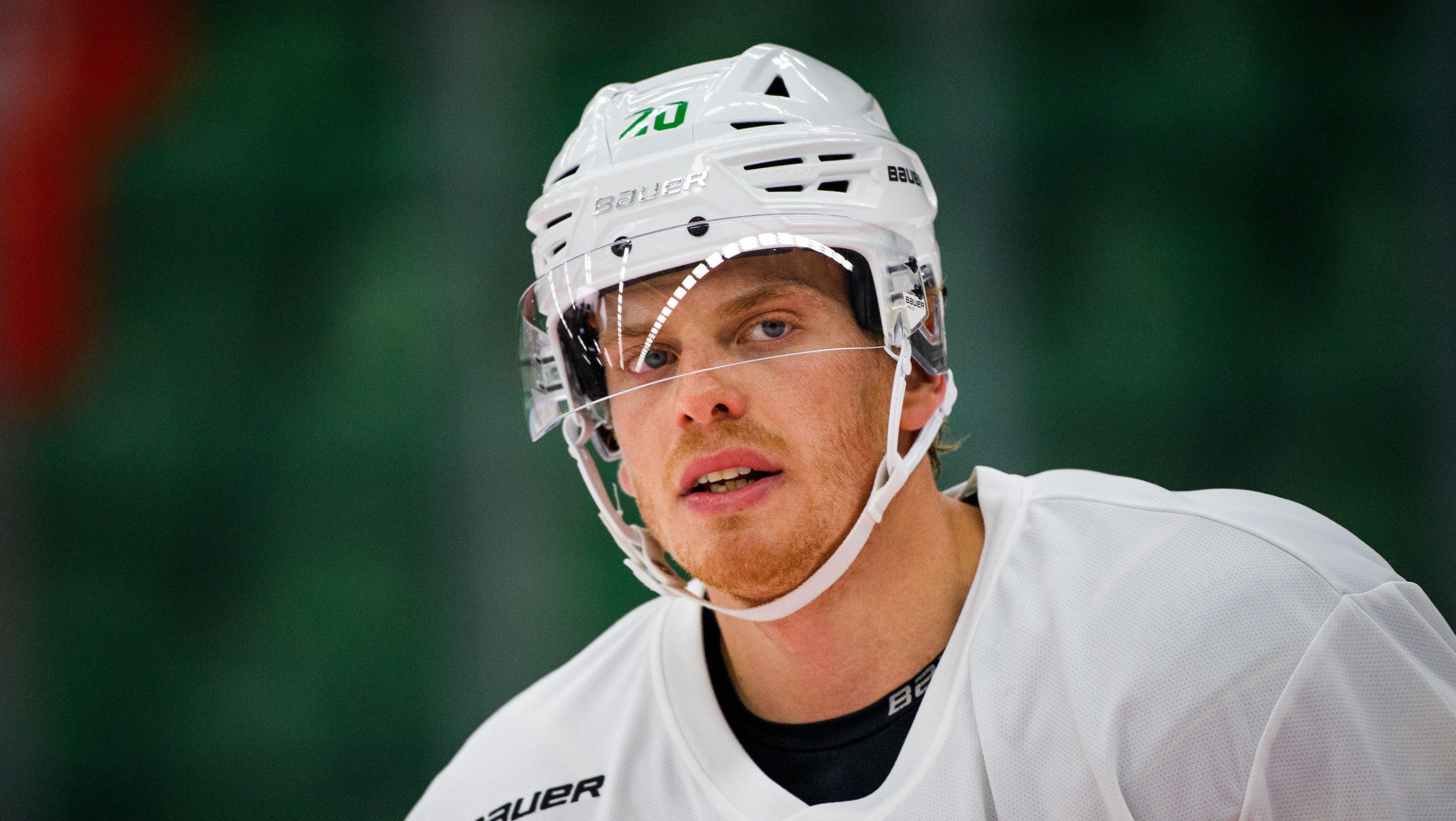 Forwarden blir kvar i SHL-klubben