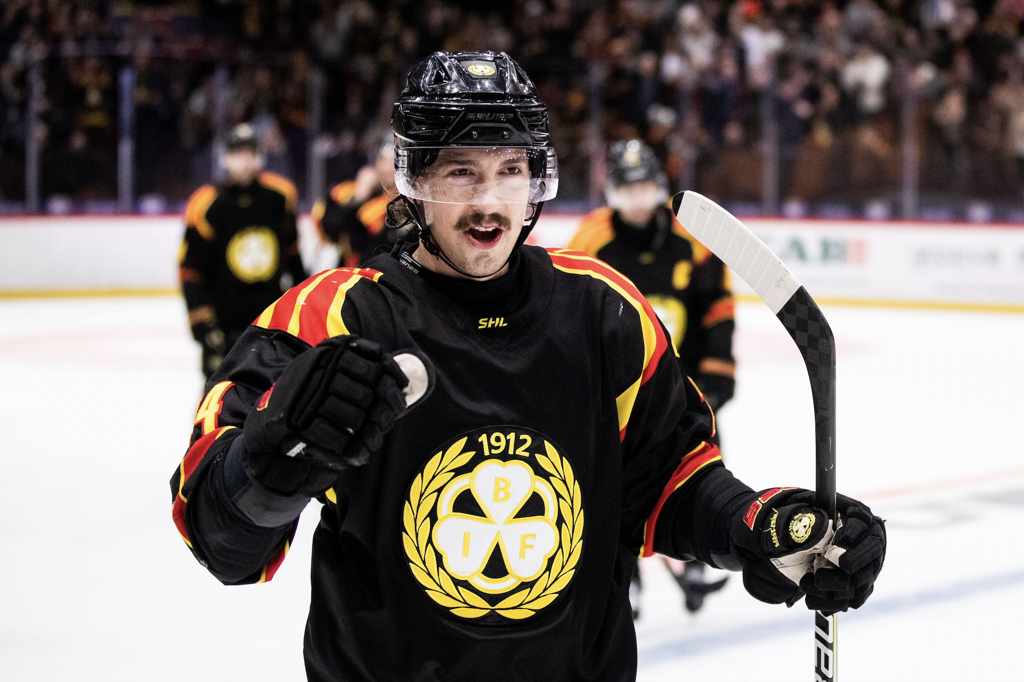 Officiellt: Hannes Björninen blir kvar i SHL