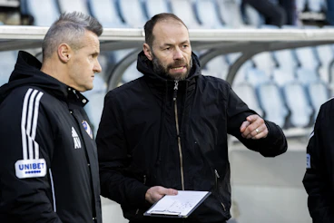 IFK Norrkopings assisterande tranare Azrudin Valentic och tranare Andreas Alm under fotbollsmatchen i Allsvenskan
