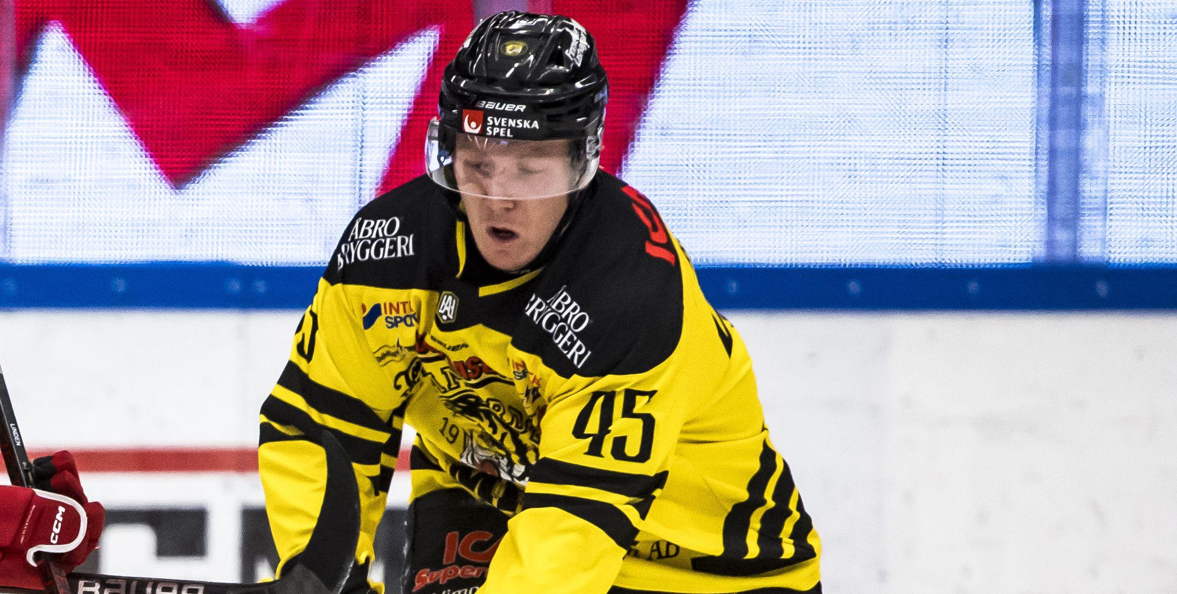 Forwarden lämnar HockeyAllsvenskan-klubben efter fyra år