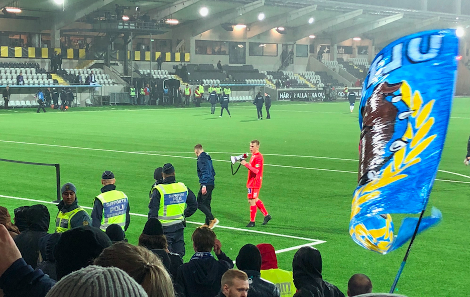 VIDEO: Isak, Sjölund och Jens Gustafsson drar igång IFK-klacken