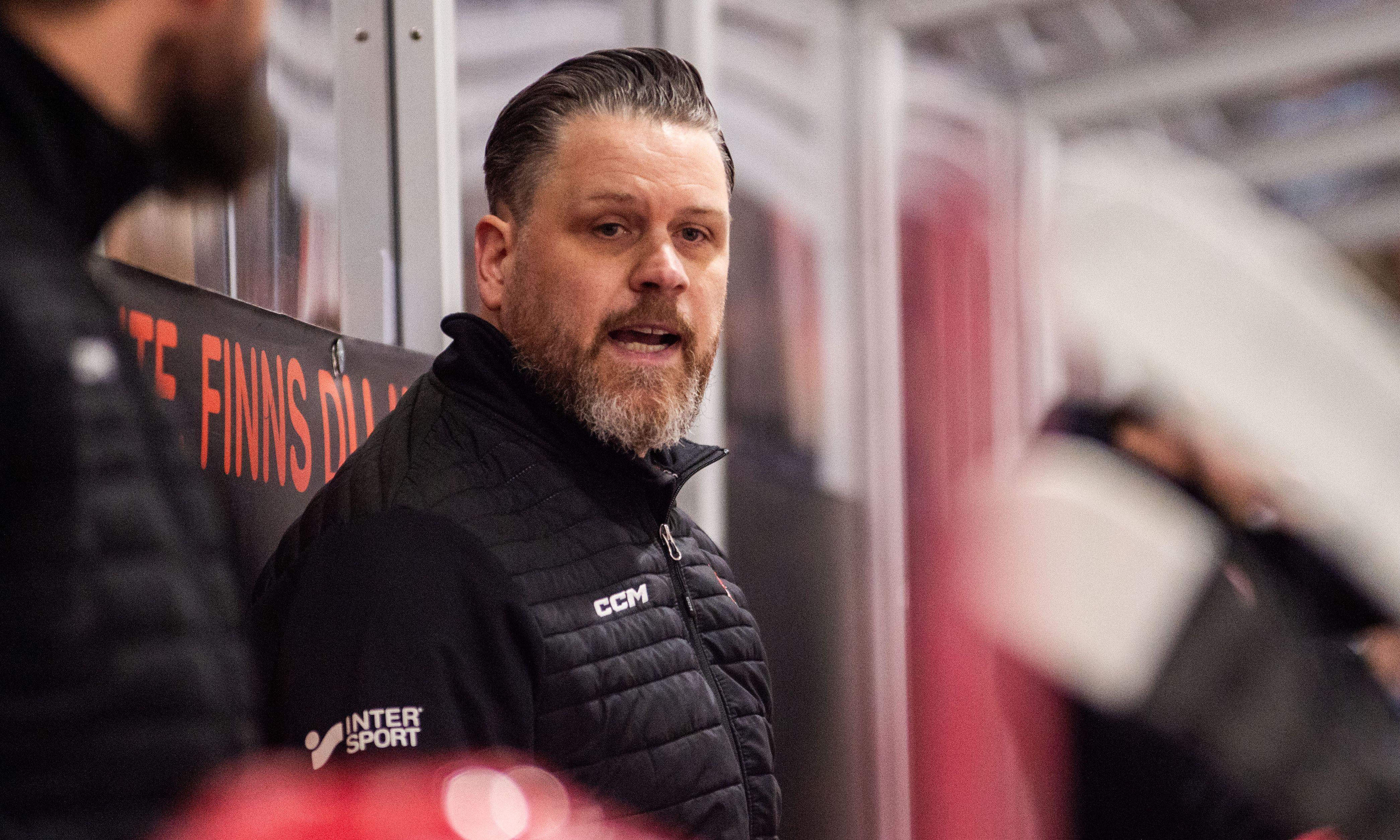 Sportchefen: "Ringer jag till en toppspelare hoppar de inte i taket, det gör de inte"