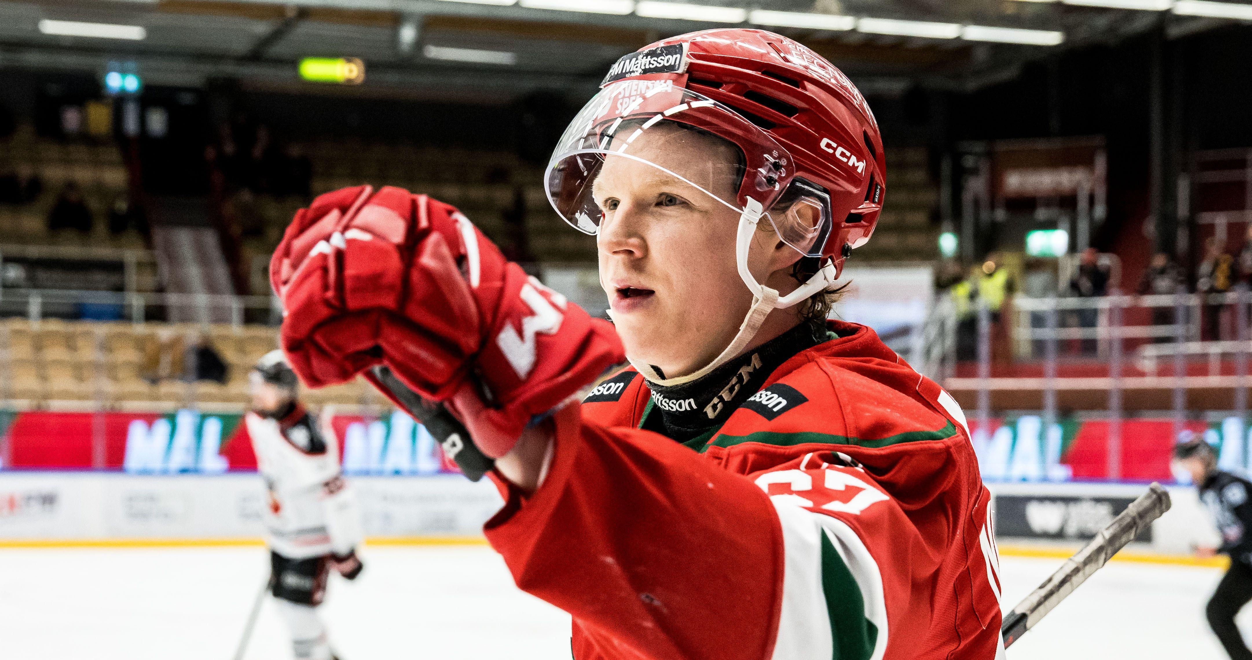 Den rutinerade forwarden blir kvar i HockeyAllsvenskan - klar för seriekonkurrenten