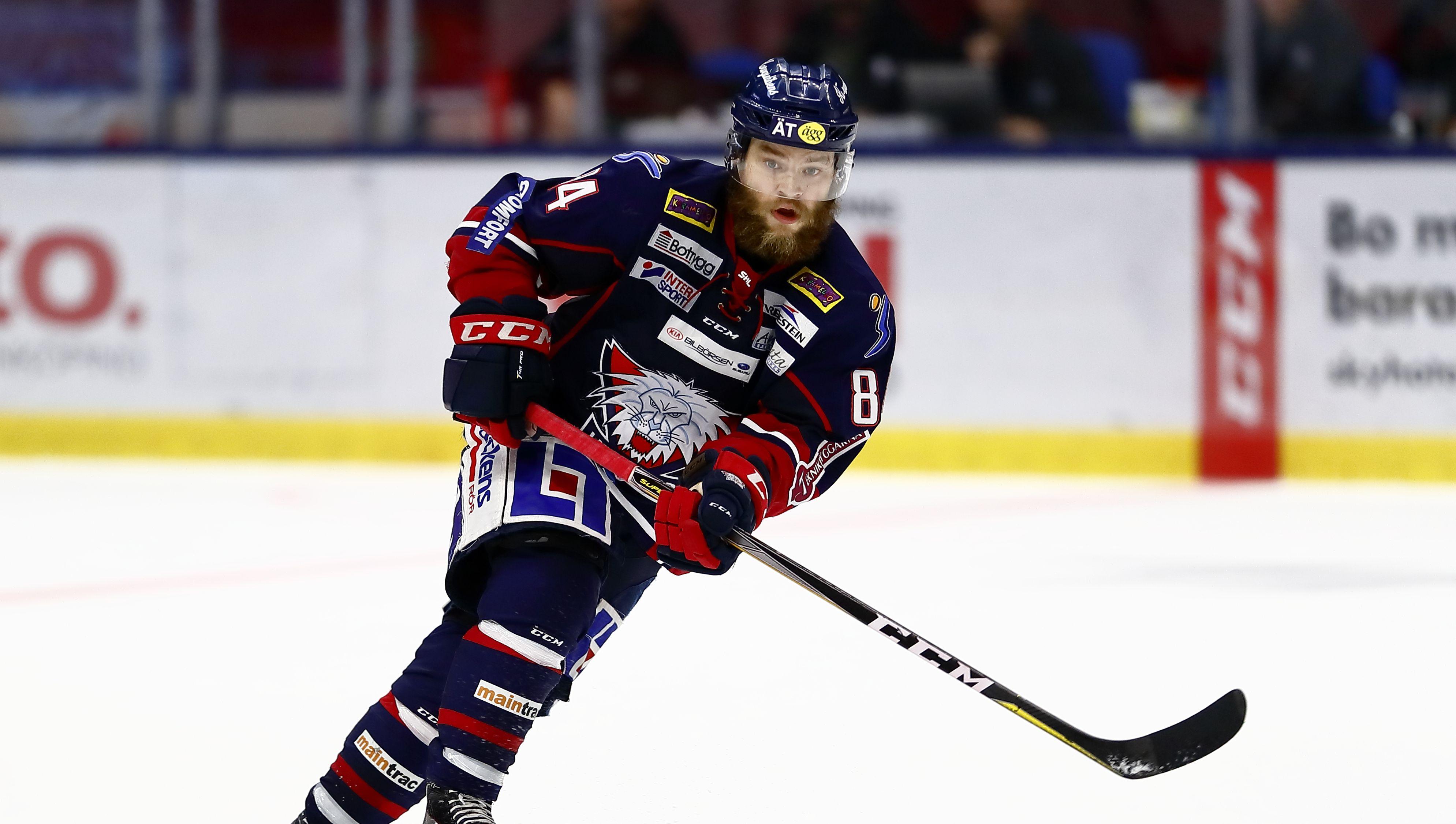 SHL-forwarden förlänger kontraktet med tre år