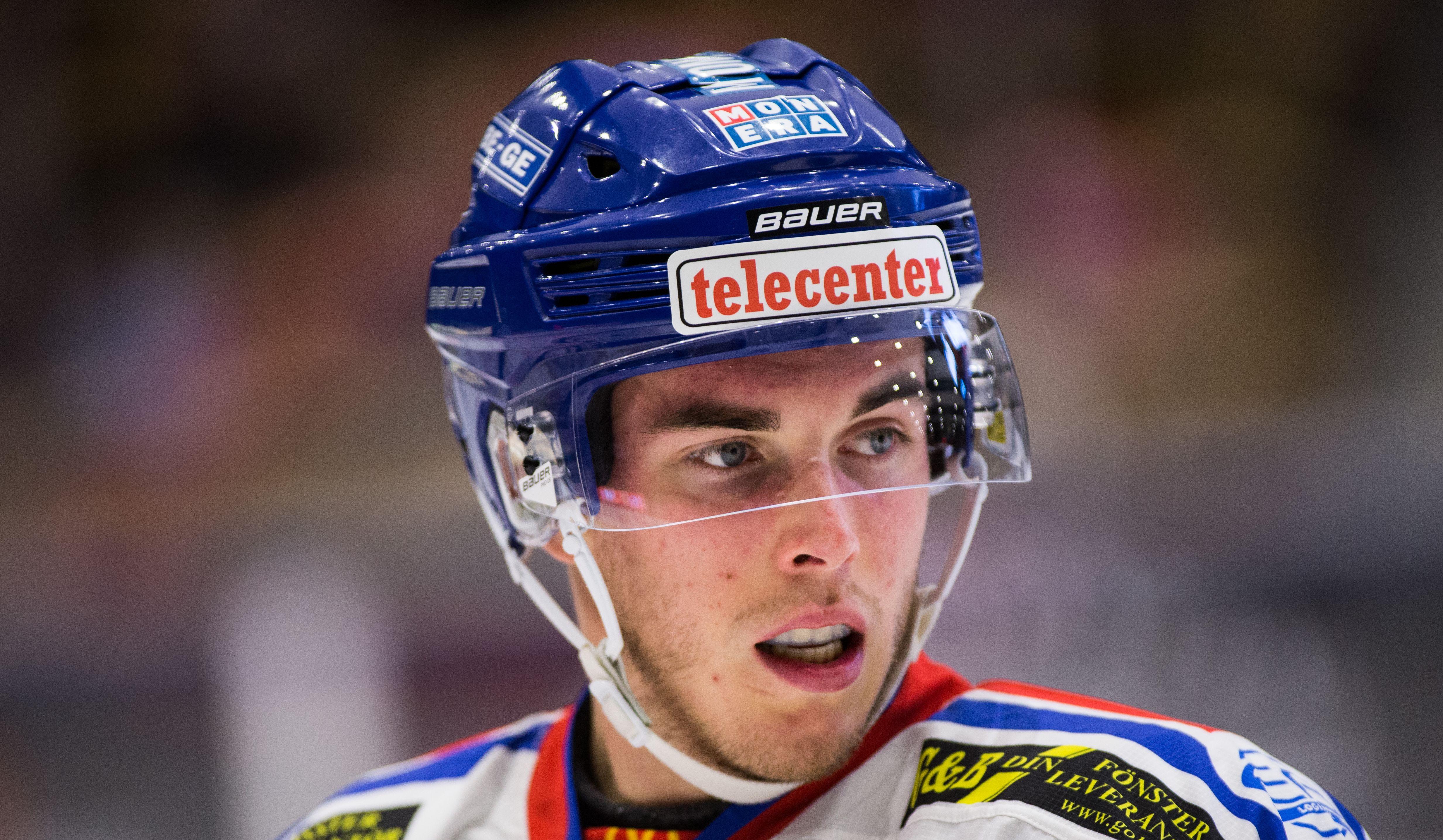 Forwarden blir kvar i SHL