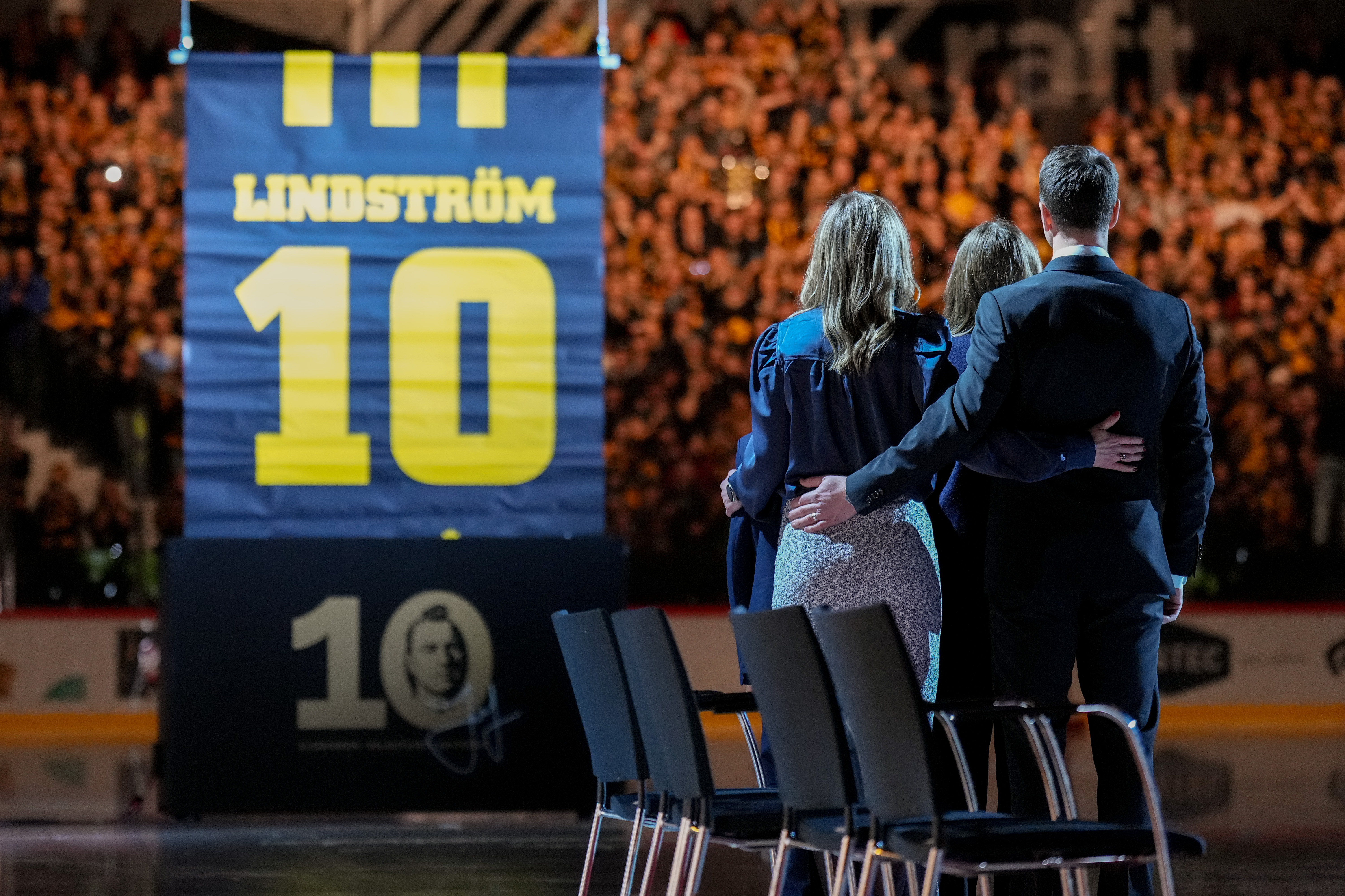 Nu hänger profetens tröja i templets tak