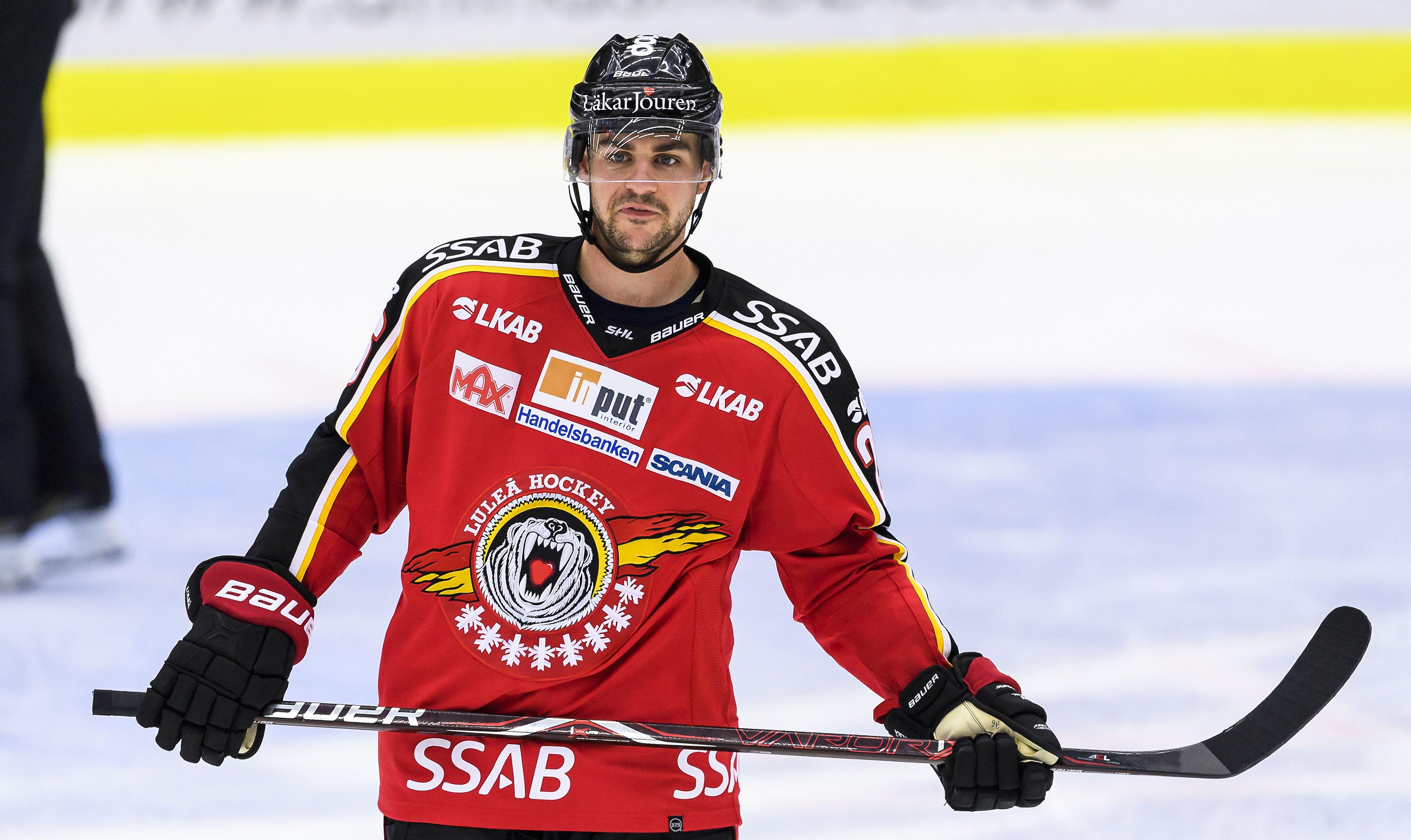 Den 26-årige SHL-centern överväger att lägga av