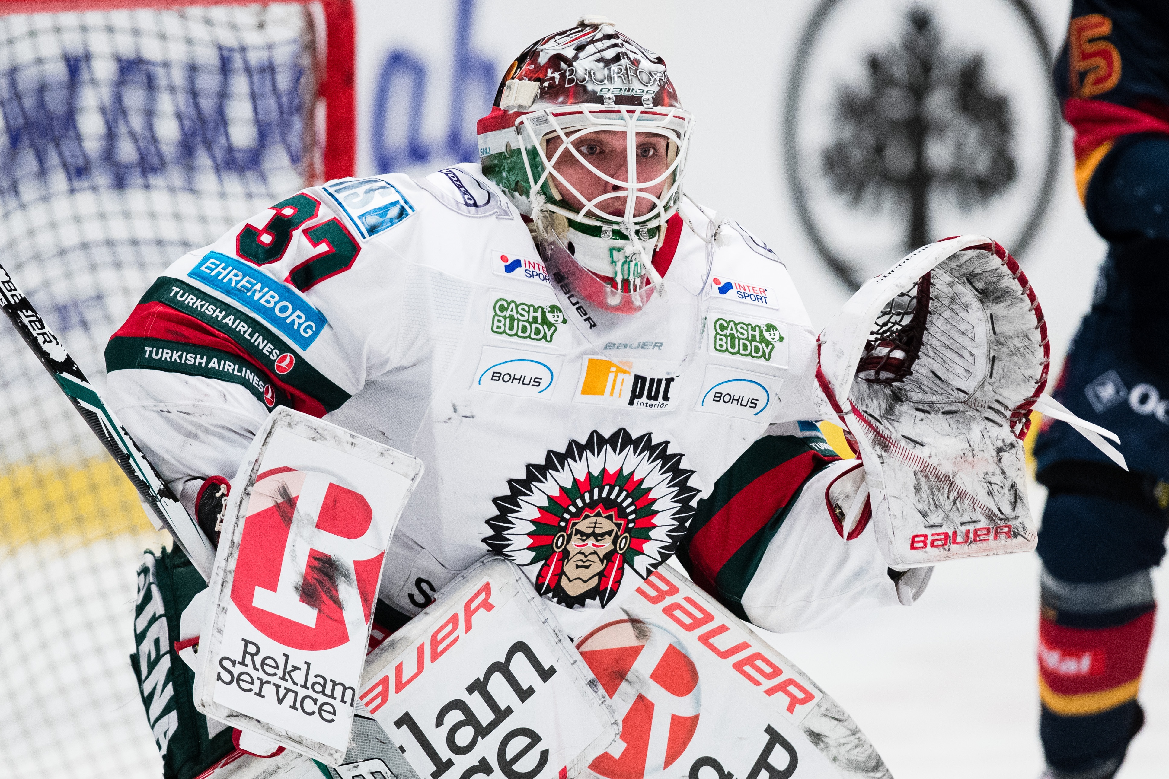 Uppgifter: Frölunda-målvakten jagas av SHL-konkurrent