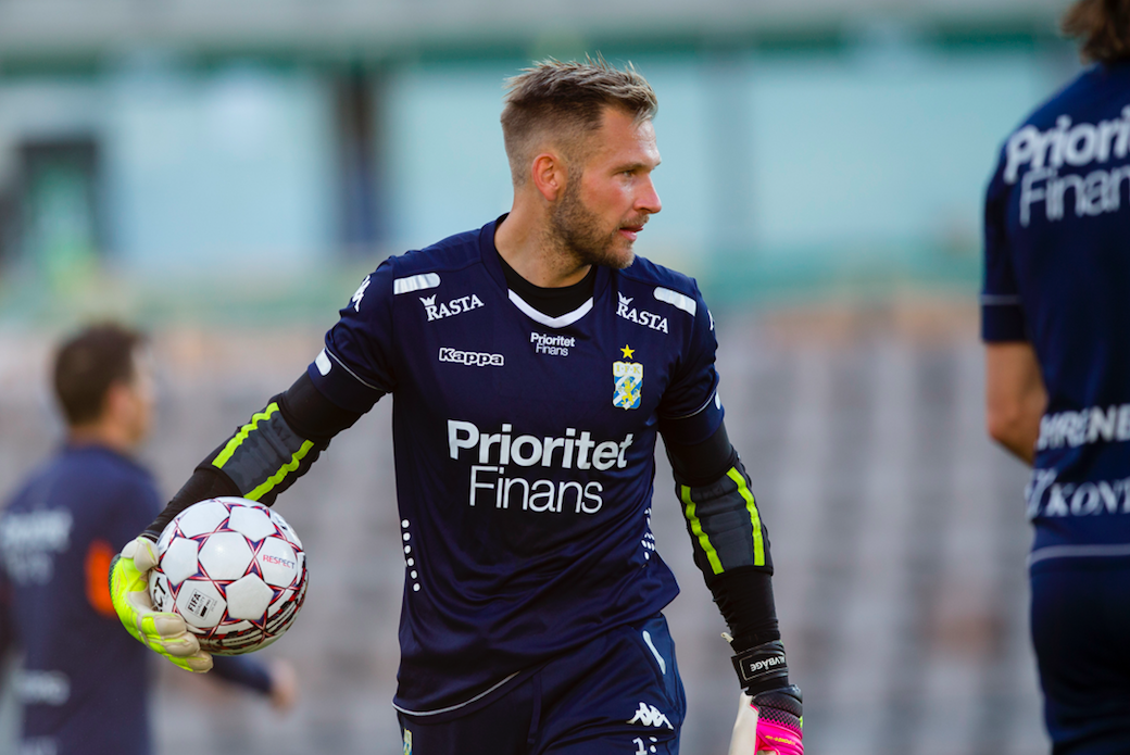 John Alvbåge på väg bort från IFK Göteborg