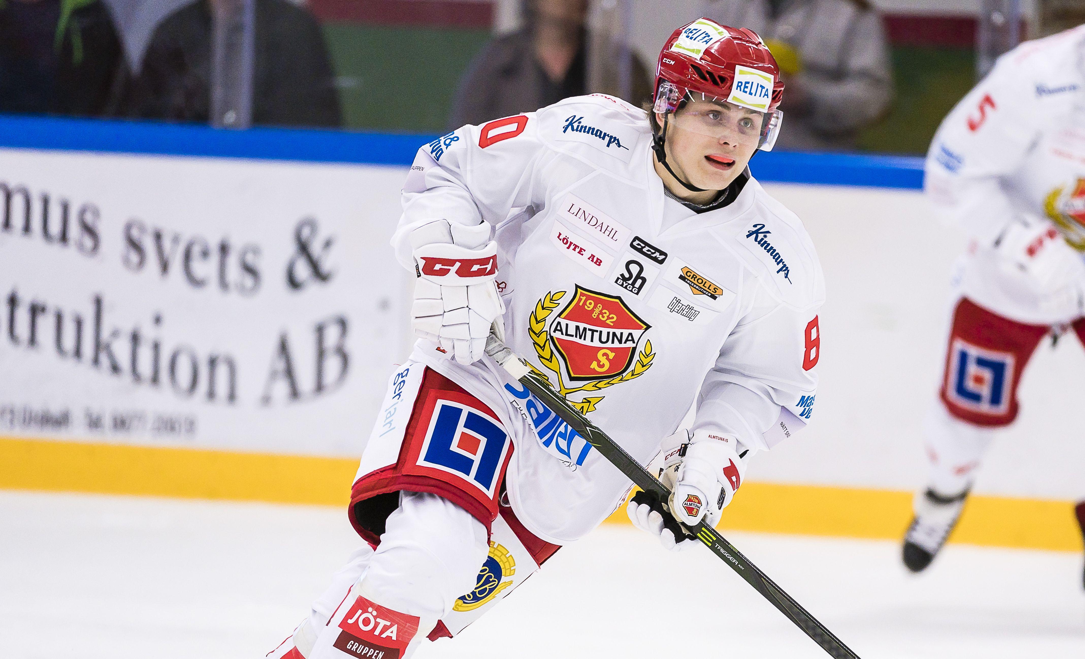 John Dahlström har skrivit på