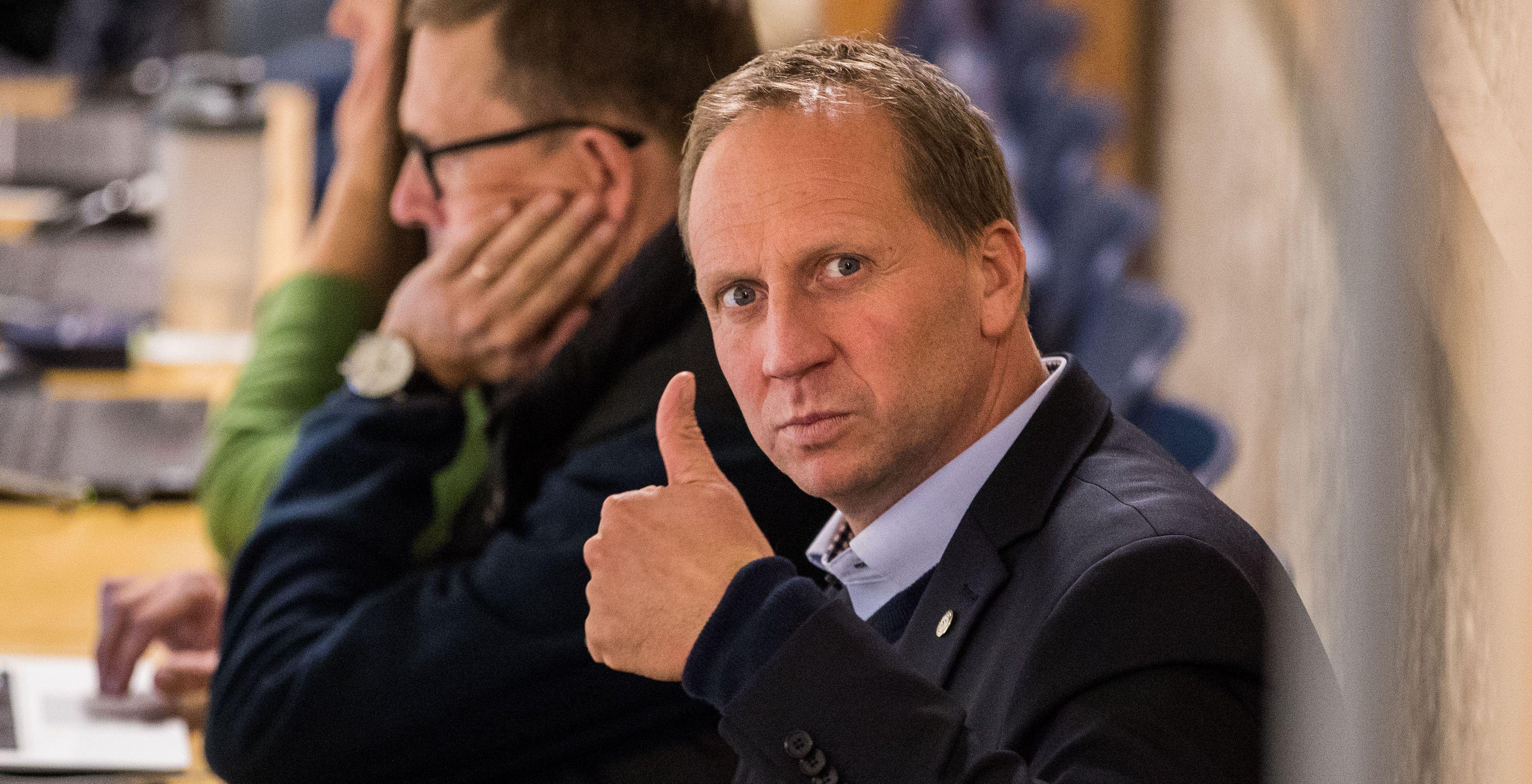 Målvaktstränaren blir kvar i SHL-klubben