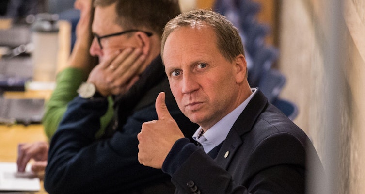 Målvaktstränaren blir kvar i SHL-klubben