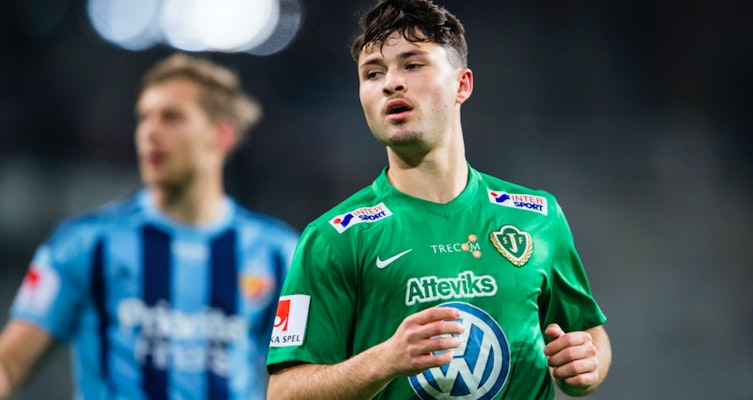 Försvararen förhandlar med den allsvenska klubben