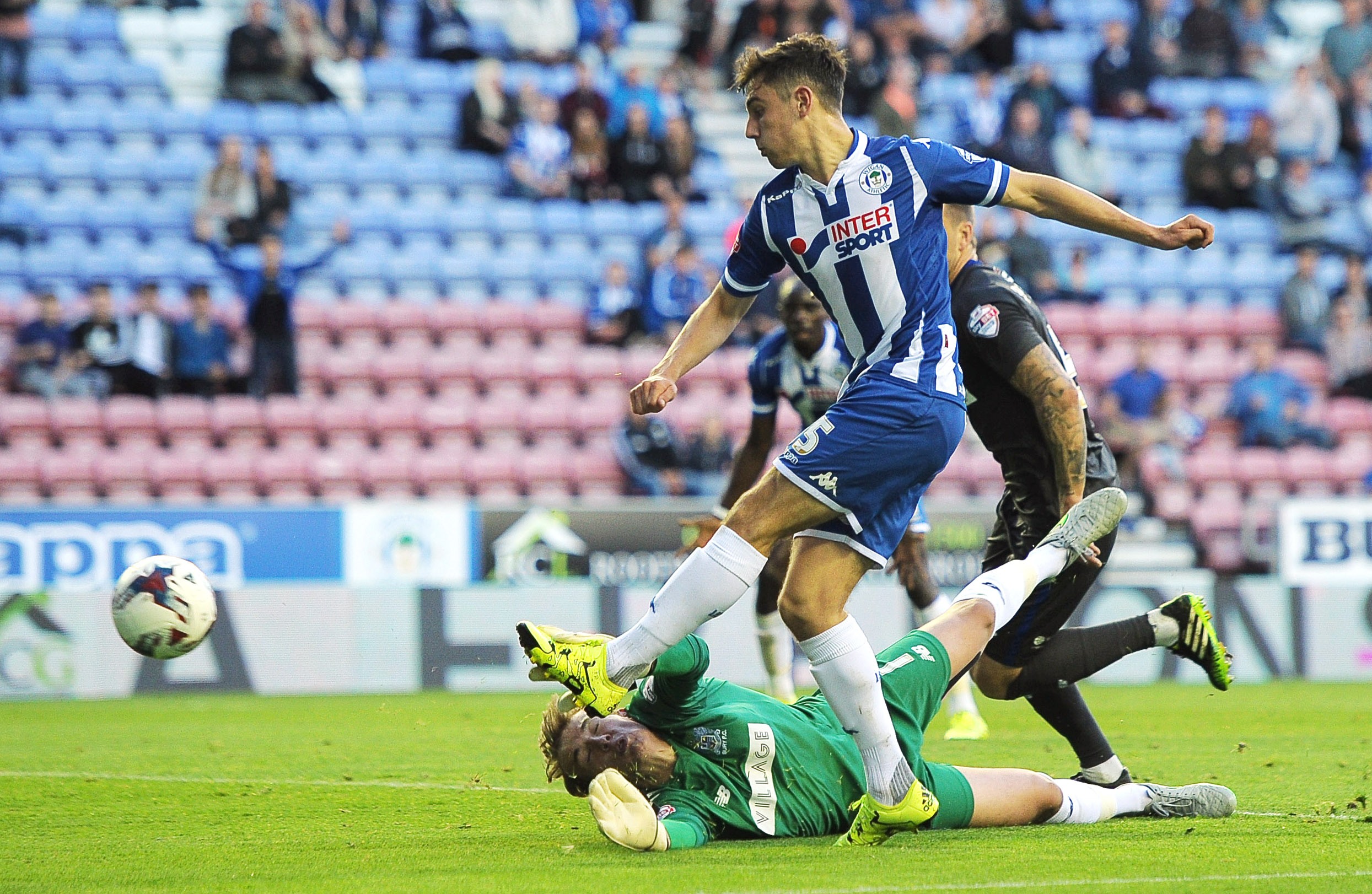 Mittfältare från Wigan klar för Östersund