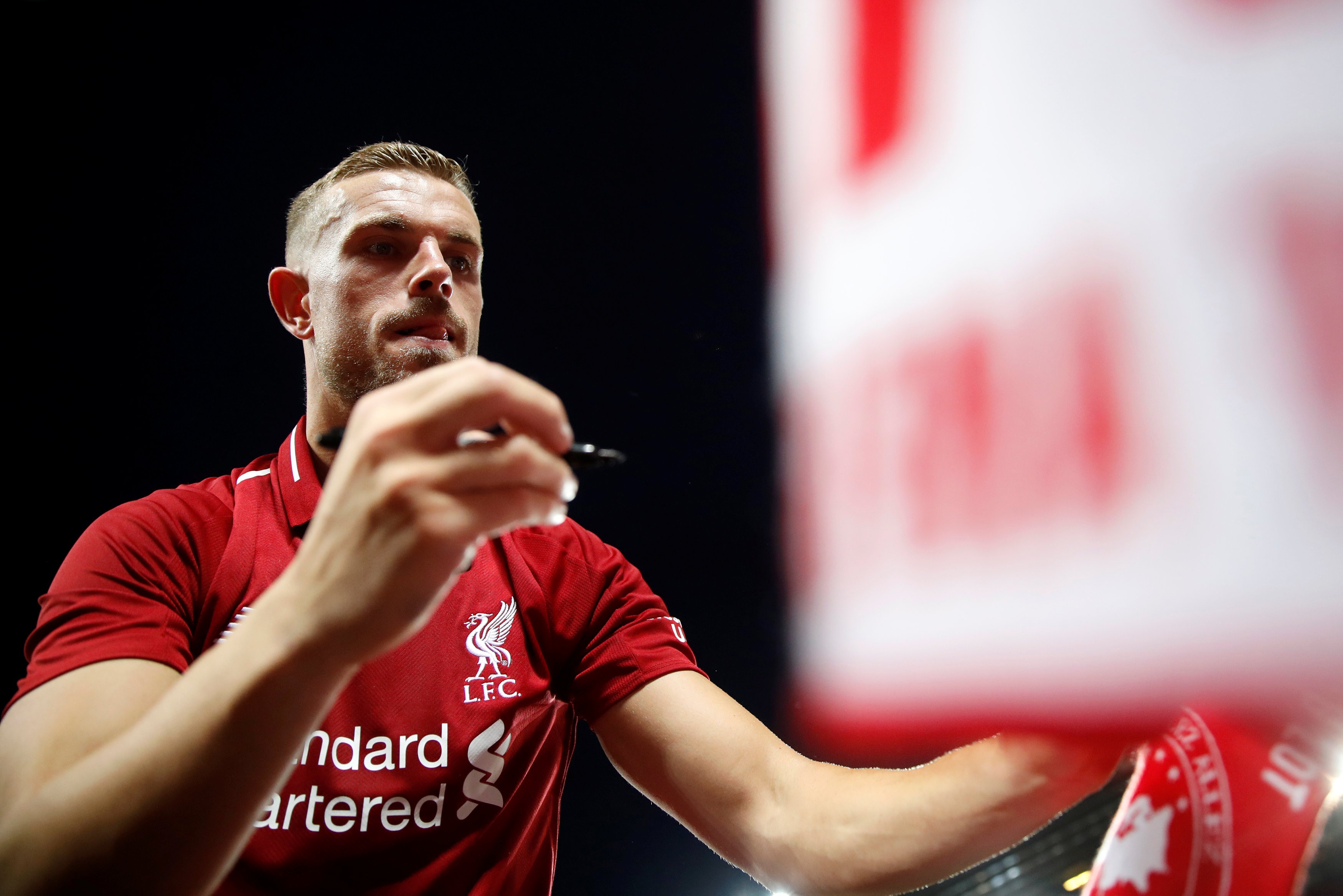 Jordan Henderson förlänger med Liverpool