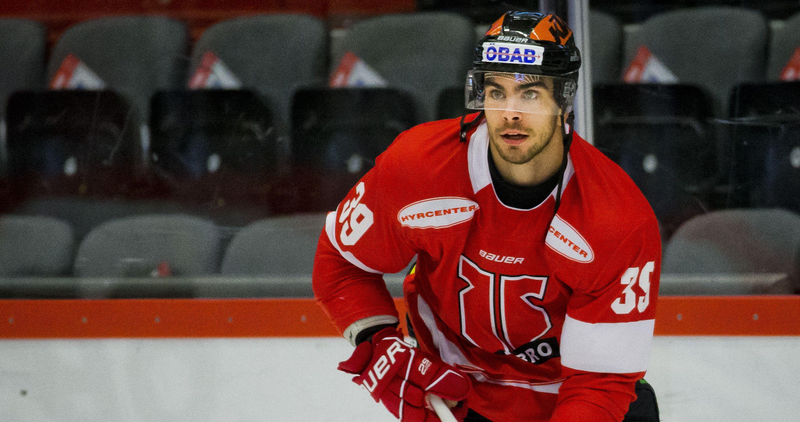 SHL-forwarden avstängd i sex matcher