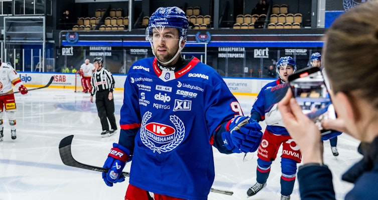 Värvar ytterligare en spelare från seriekonkurrenten