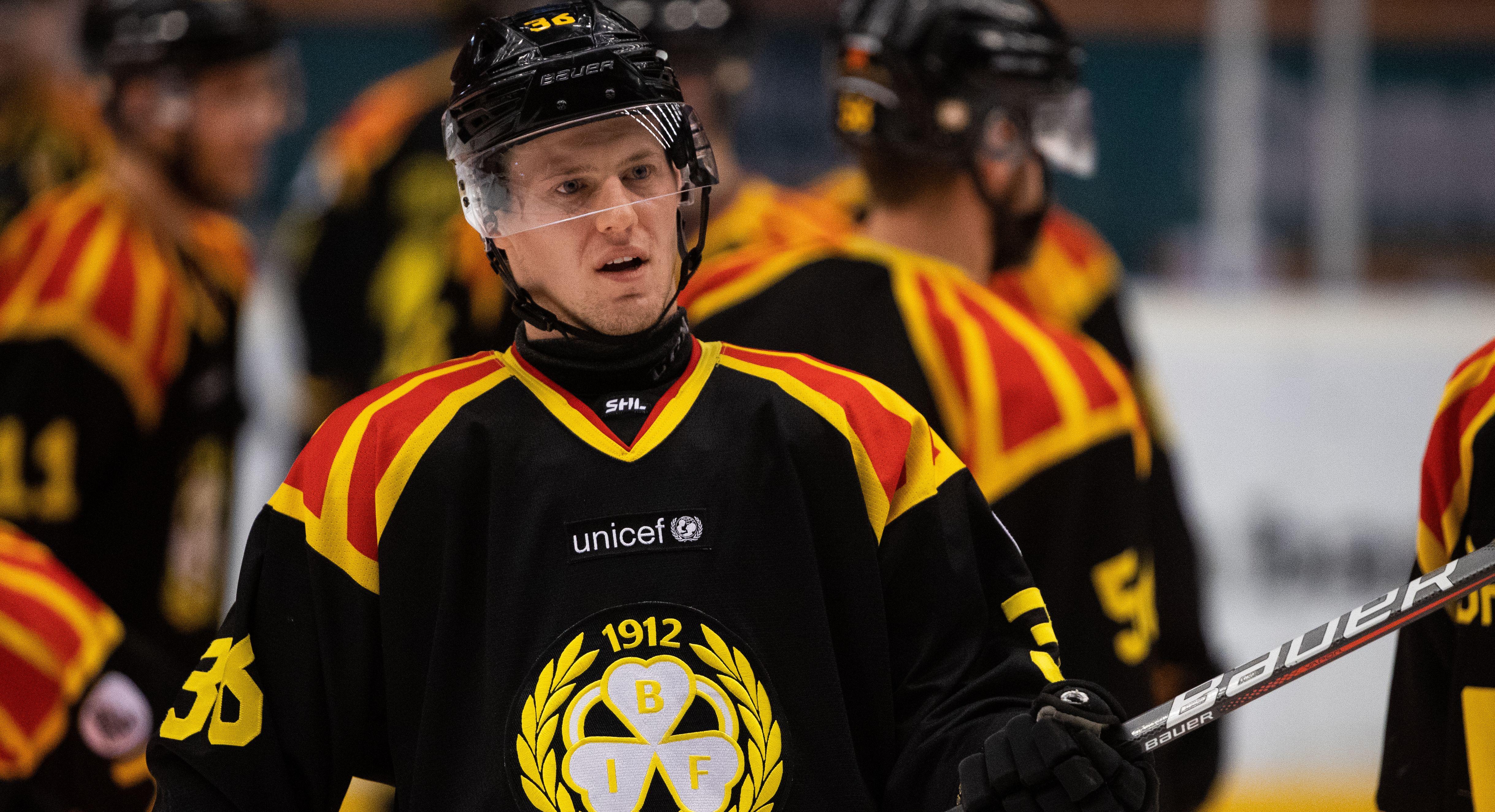 Den Tre Kronor-meriterade centern blir kvar - klart med treårsavtal