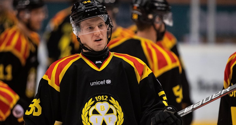 Den Tre Kronor-meriterade centern blir kvar - klart med treårsavtal