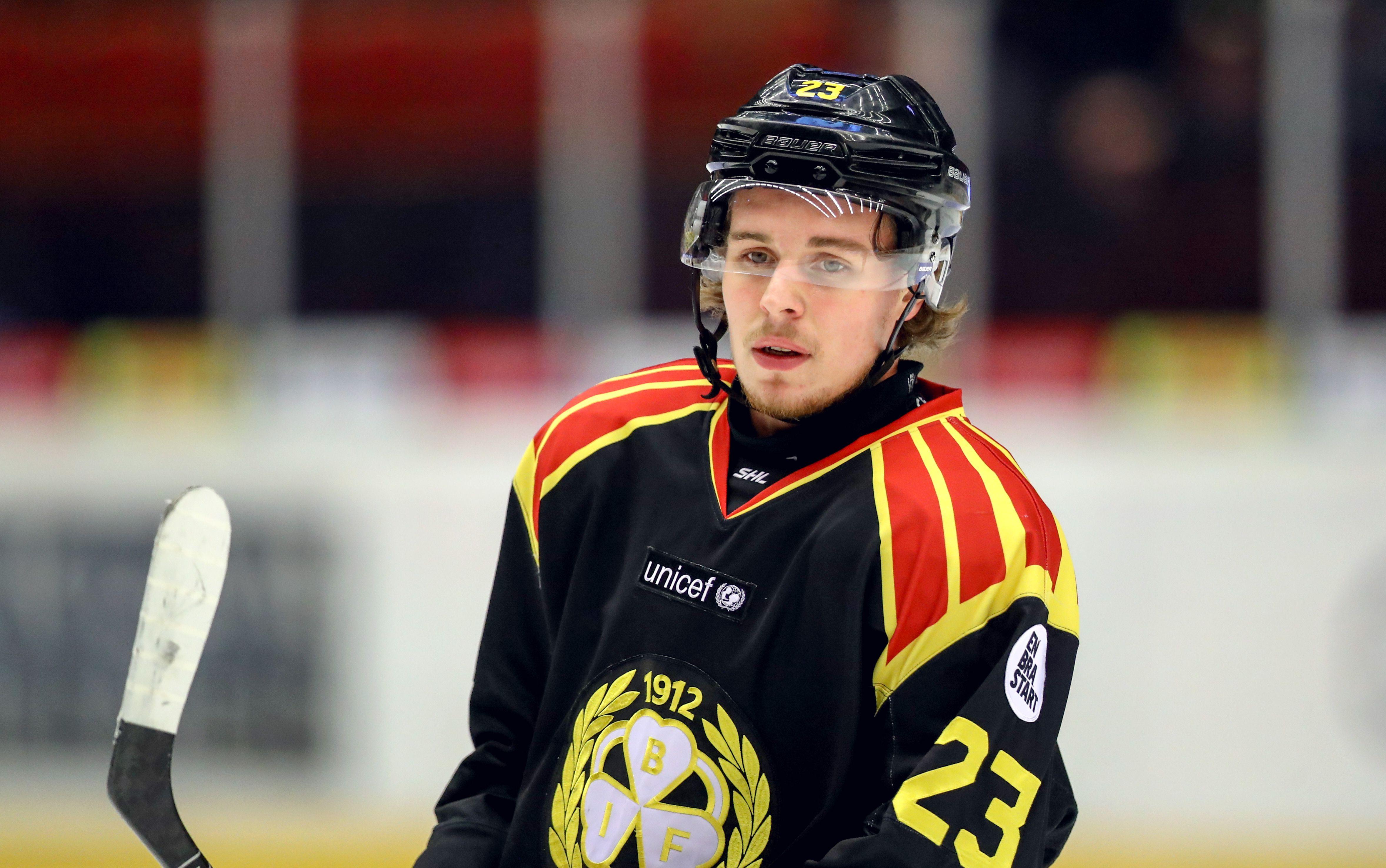 Brynäs-backen om den omtalade crosscheckingen: "Det var klantigt. Men han ramlar ganska enkelt också"