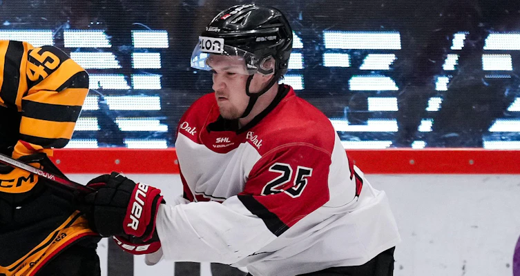 Den SHL-meriterade backen byter Hockeyettan-lag