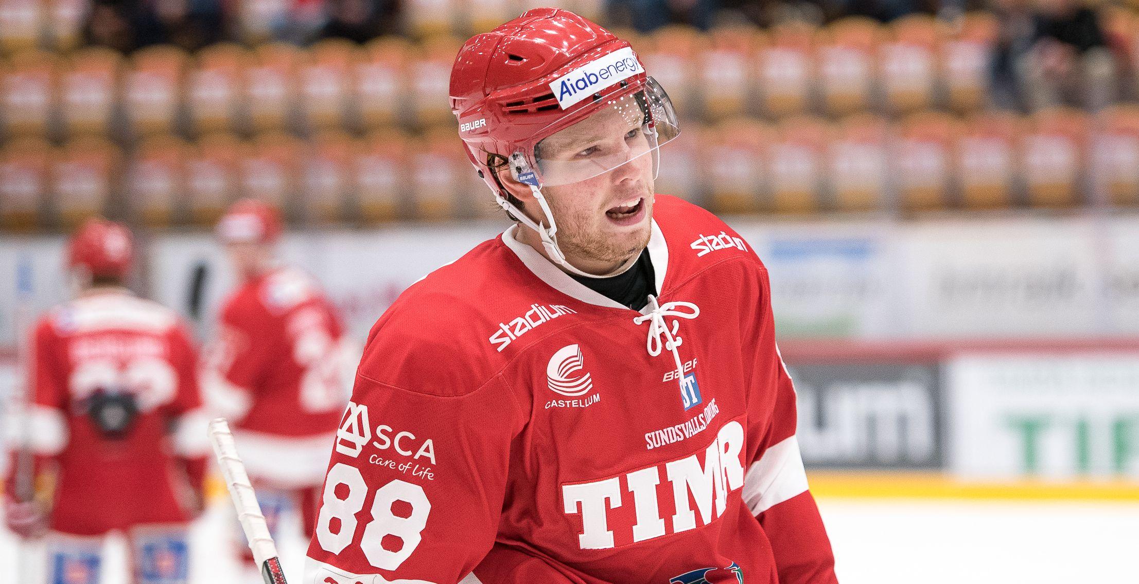 Den juniorlandslagsmeriterade forwarden öppnar dörren för spel i Västerås