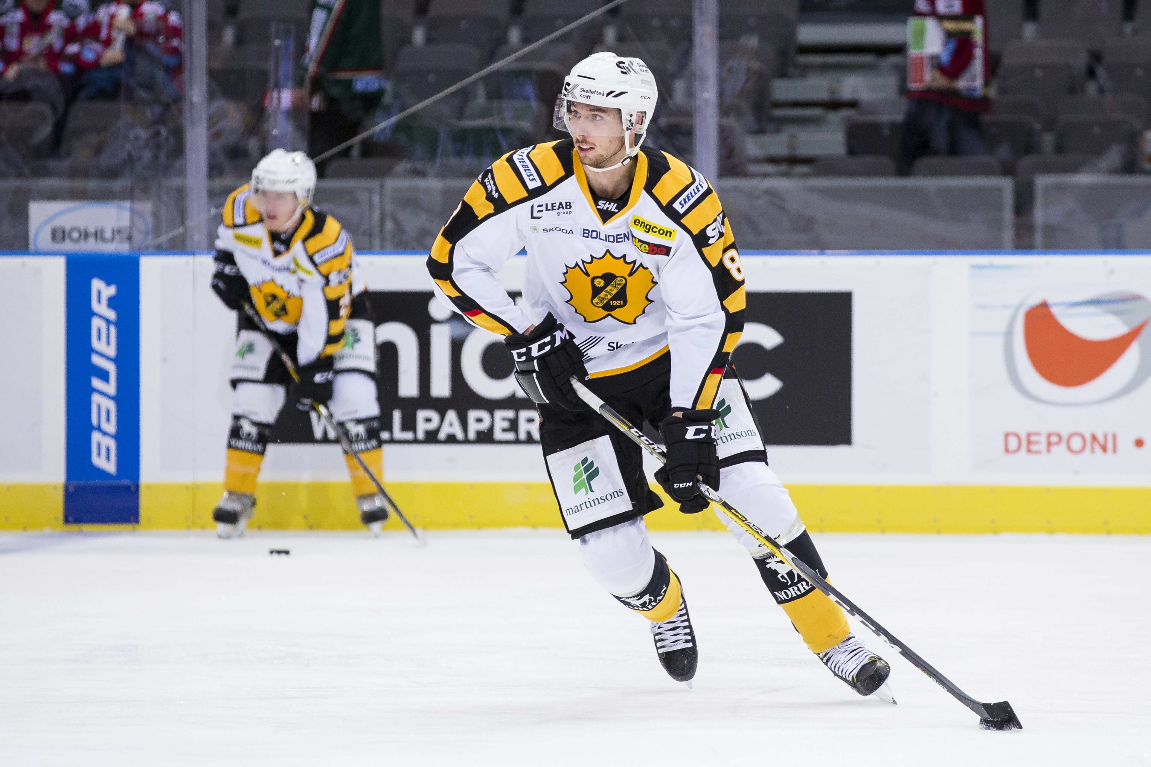 Första NHL-målet för den svenska backen