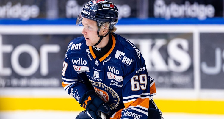 Skrivit på ett rookiekontrakt till våren 2028