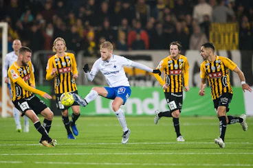 Norrkoepings Kalle Holmberg I Duell Med Haeckens Alexander Faltsetas