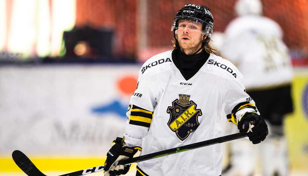 Den SHL-meriterade backen blir kvar i det allsvenska laget