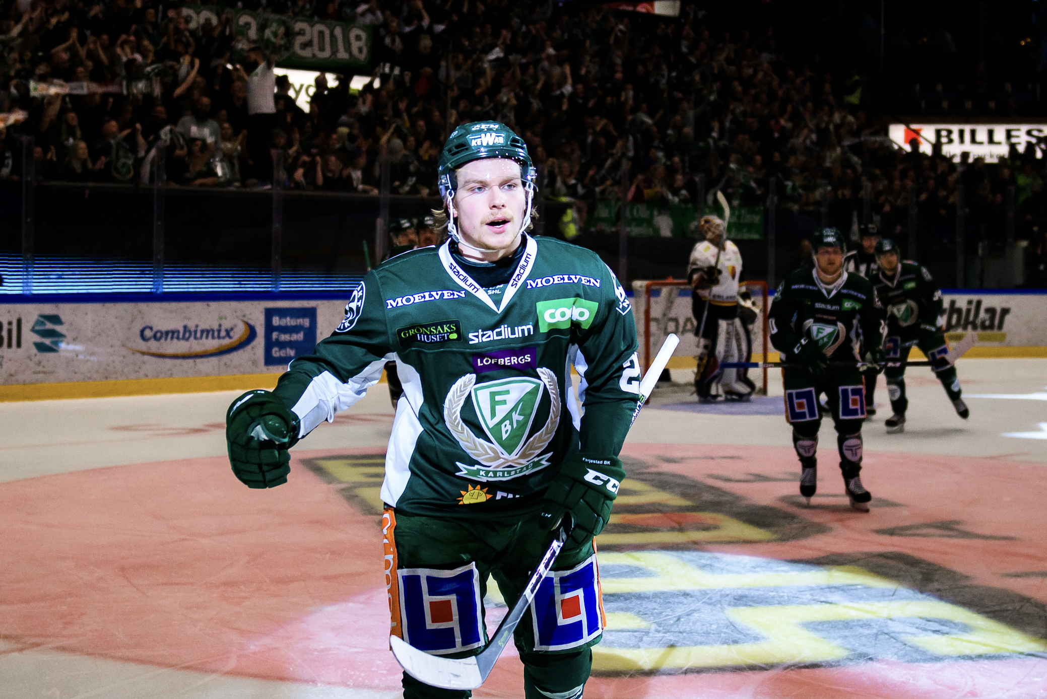 Färjestad vill värva hem Oskar Steen