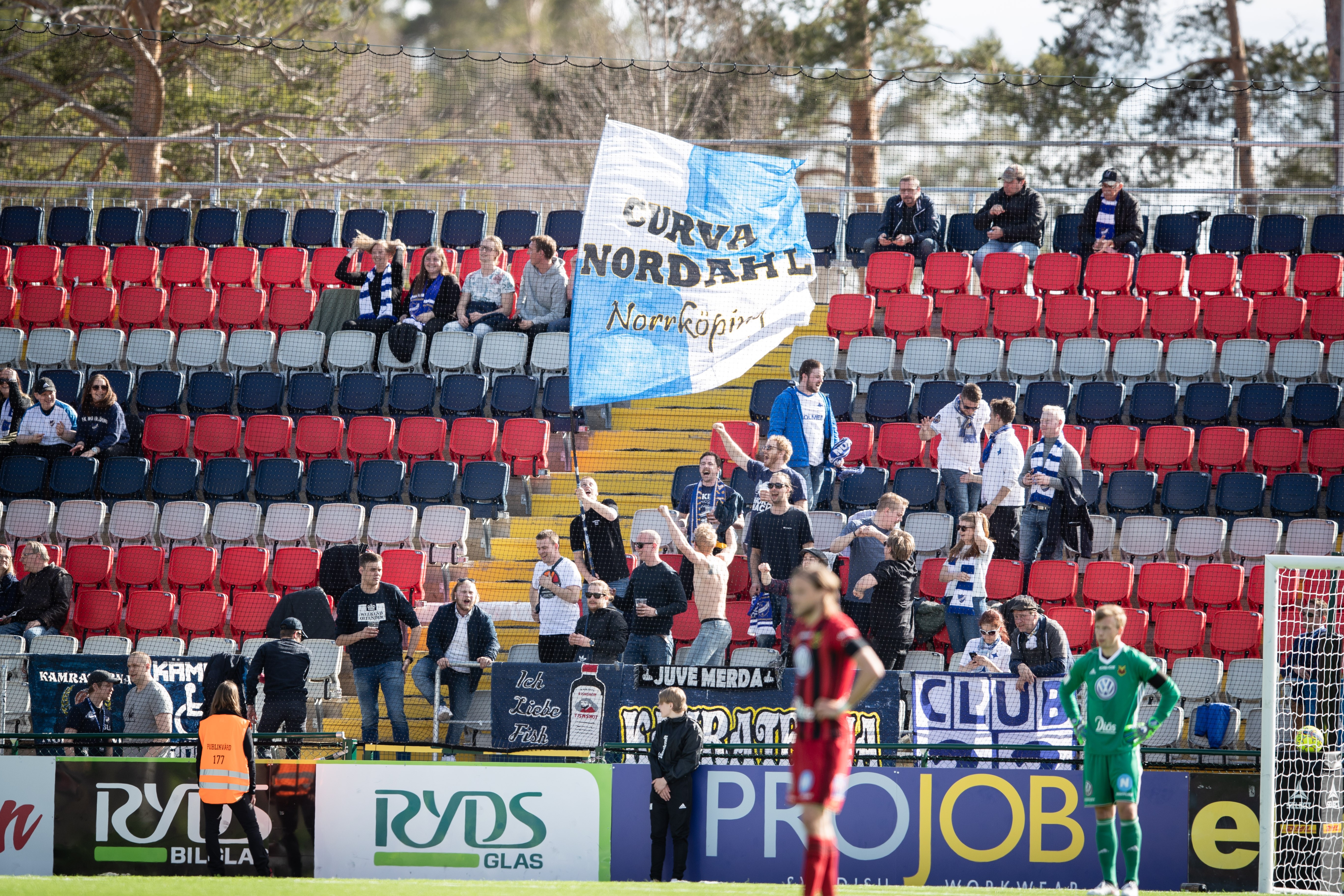 Ny sång - samt Isak Pettersson drar igång klacken