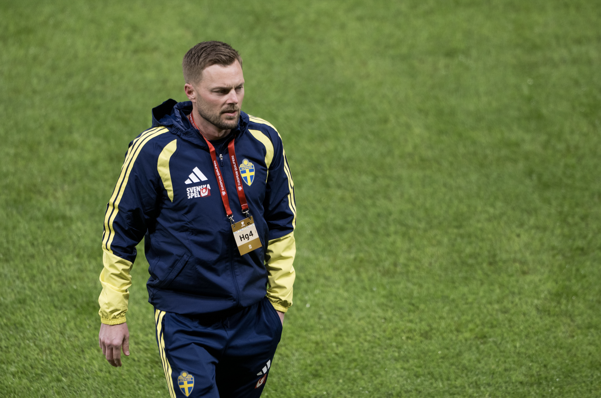 Sebastian Larsson förlänger