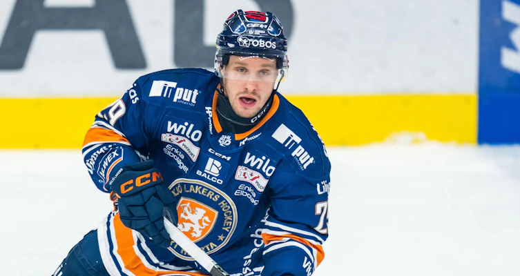 Den Tre Kronor-meriterade tvåvägscentern blir kvar i minst två säsonger