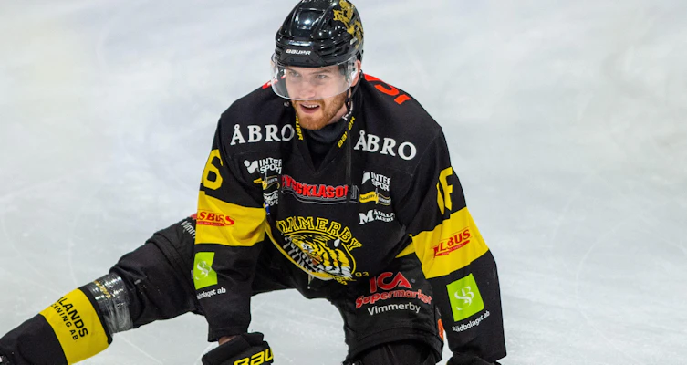 Den 32-årige Vimmerby-bekantingen slutar spela hockey