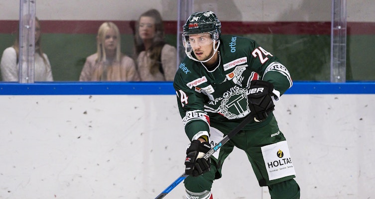 Simon Karlsson byter klubb ännu en gång