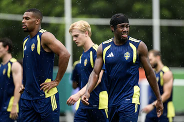 Sverige tranar infor match
