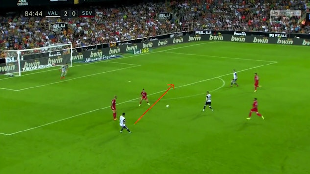 Tre Rattvanda Spelare Mot Obalanserat Sevilla Mal Av Santi Mina