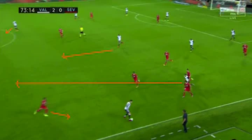 Vaggspel Med Santi Mina Som Ger Frilage