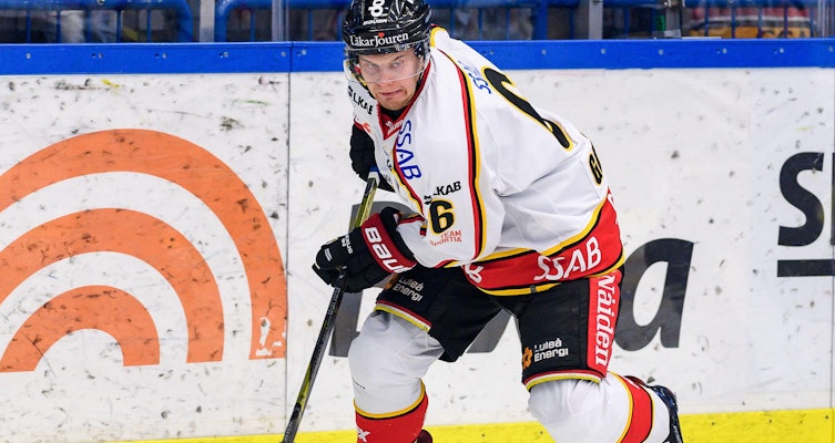 Viktor Grahn blir kvar i HockeyAllsvenskan