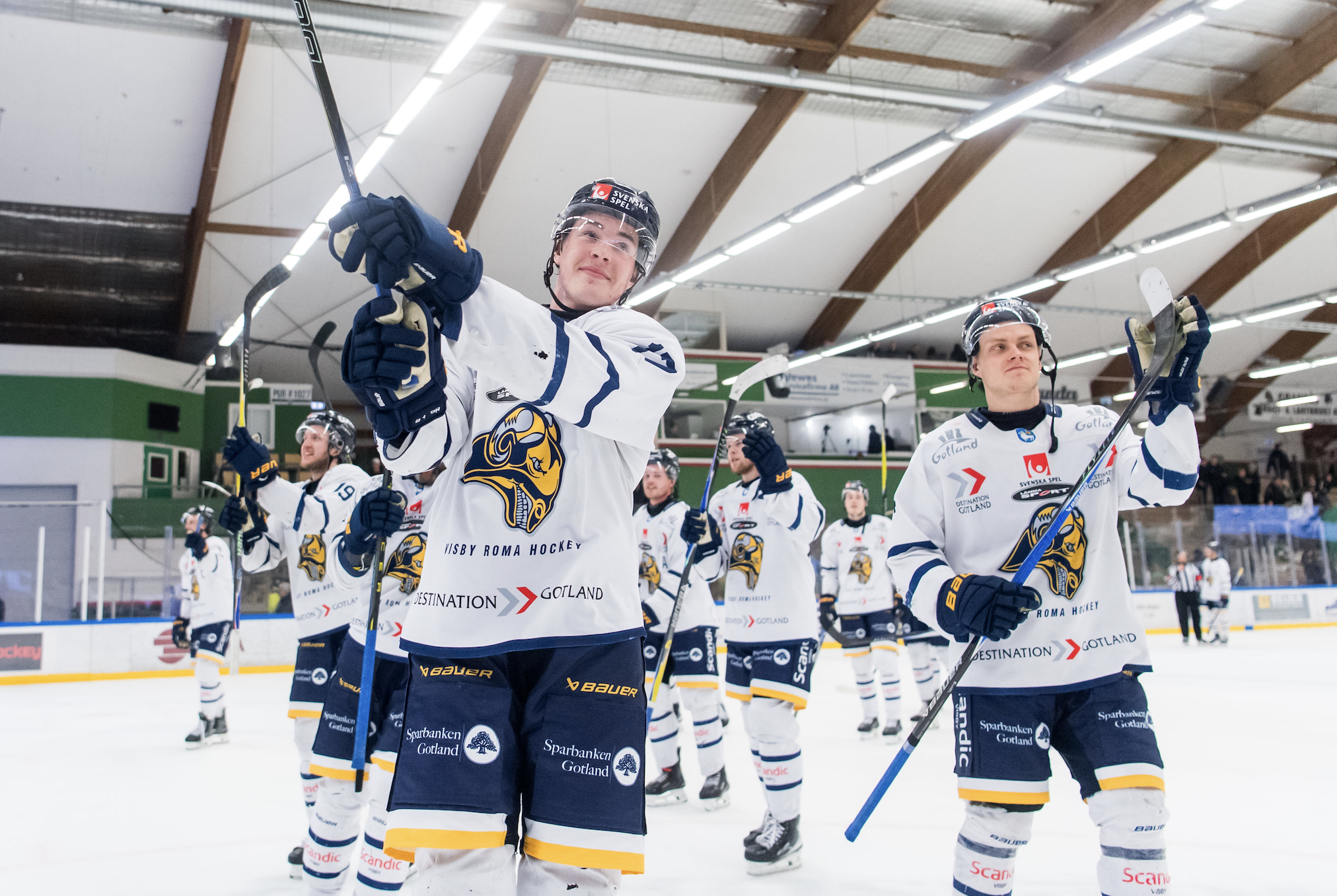 Dyrköpt avancemang för Visa/Roma
