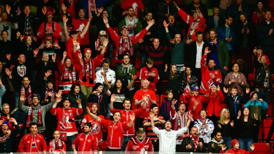 Vita Hasten supportrar