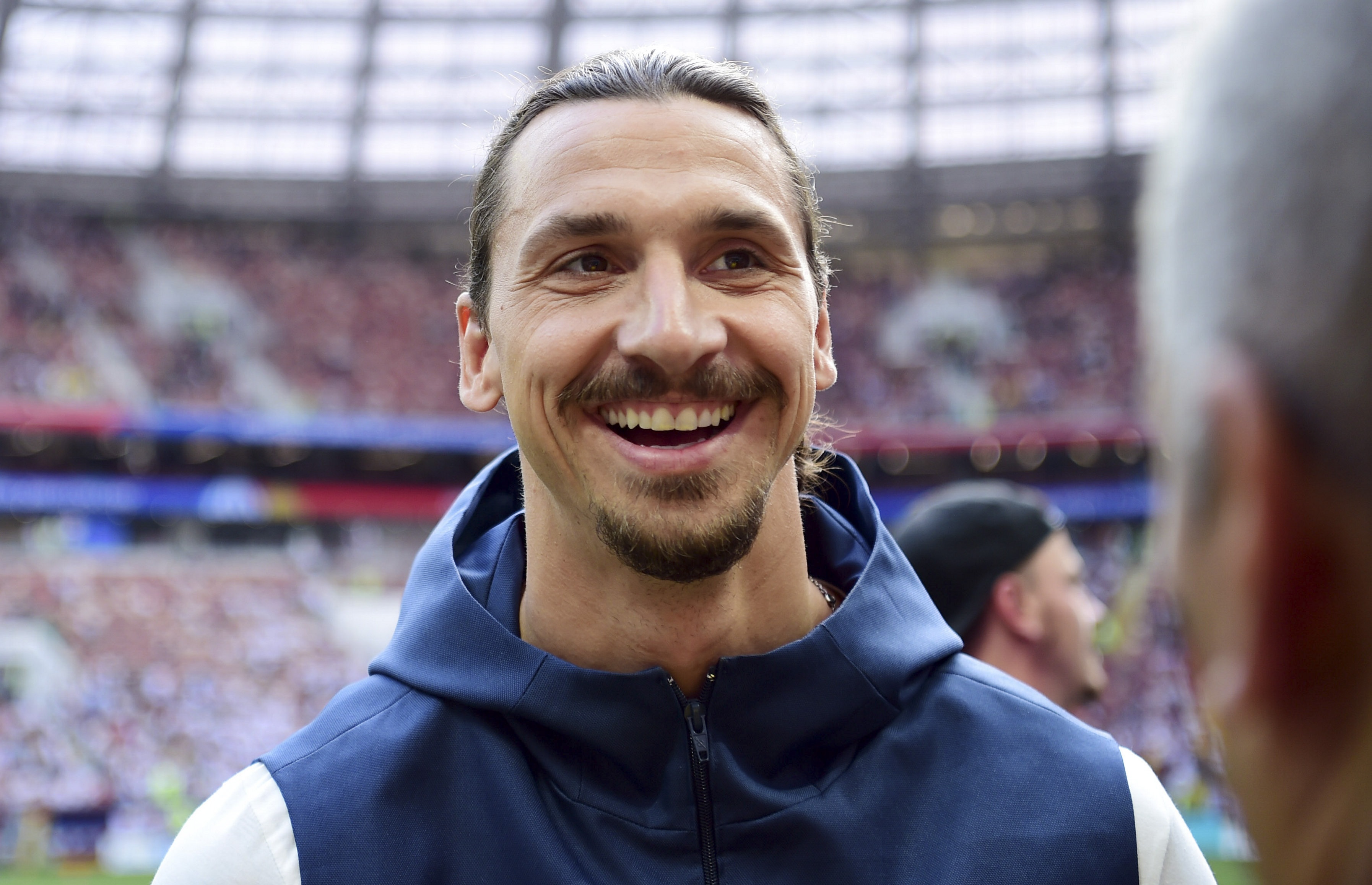 Storklubben överväger att värva Zlatan