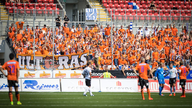 Orangea vaggen IFK Norrkoping i Orebro